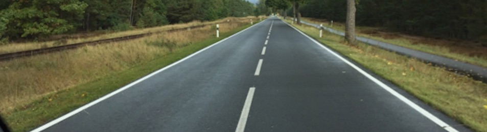 Blich aus dem Wohnmobil auf die Strasse